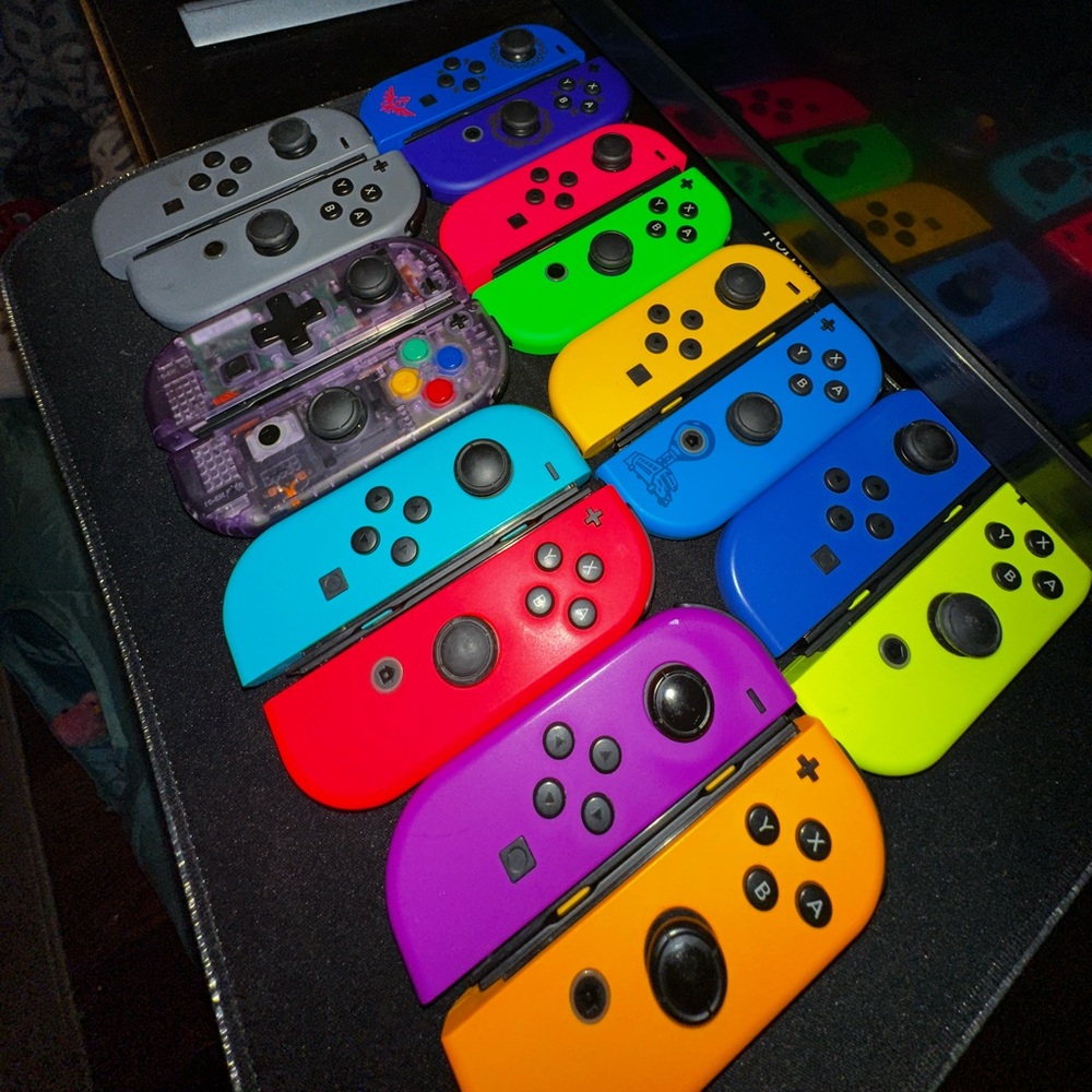 8 pairs of Nintendo Switch Joycons ( including rare ones )